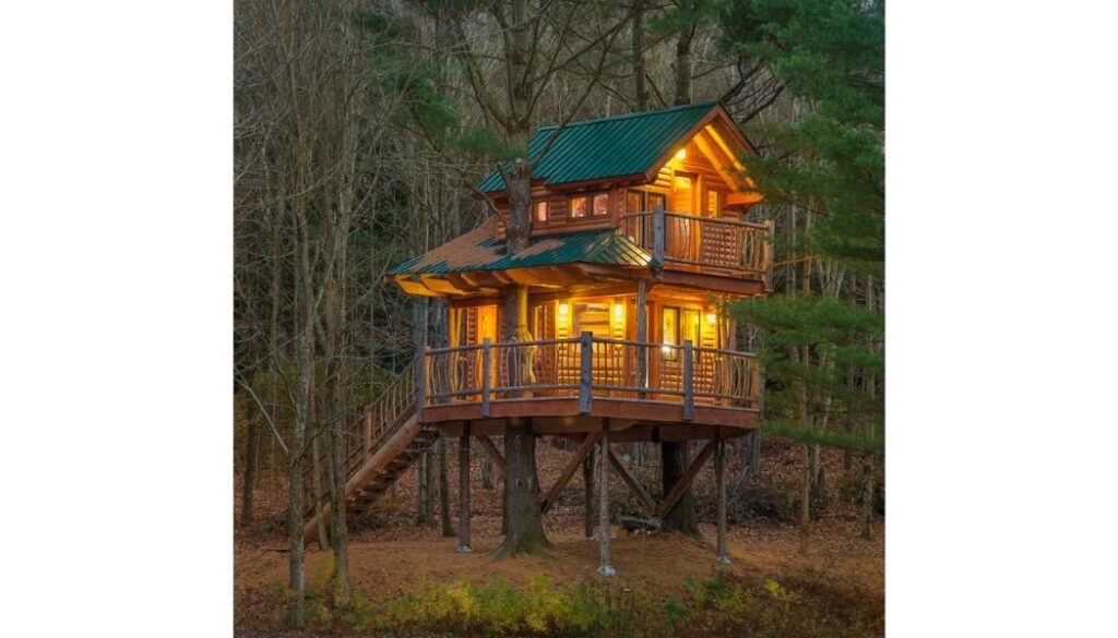 The treehouse at Moose Meadow Lodge, Vermont