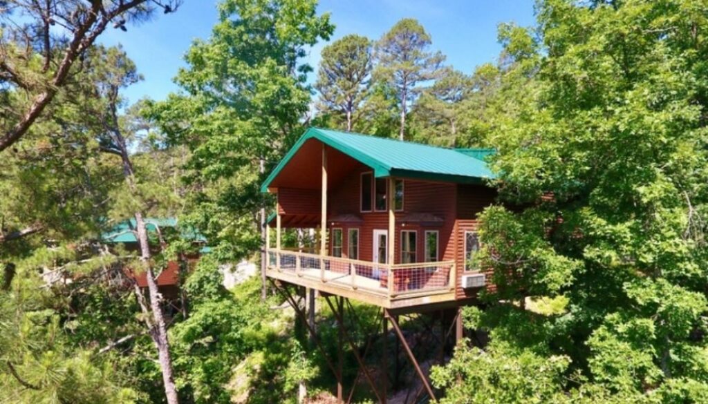 Redbud treehouse at River Of Life Farm