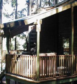 Lothlorien Woods Tree House Hide-A-Way