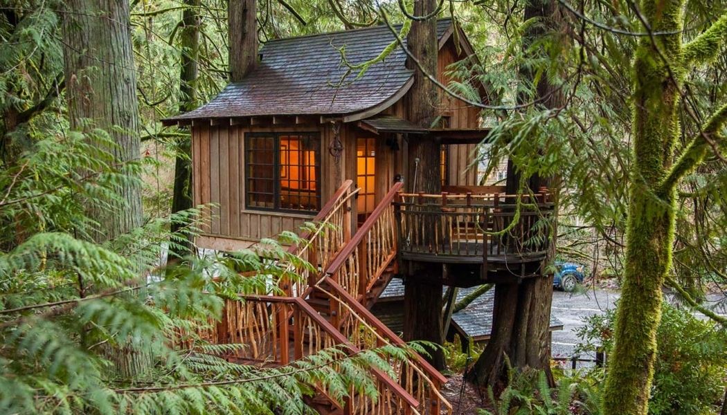 The Upper Pond glamping treehouse at Treehouse Point