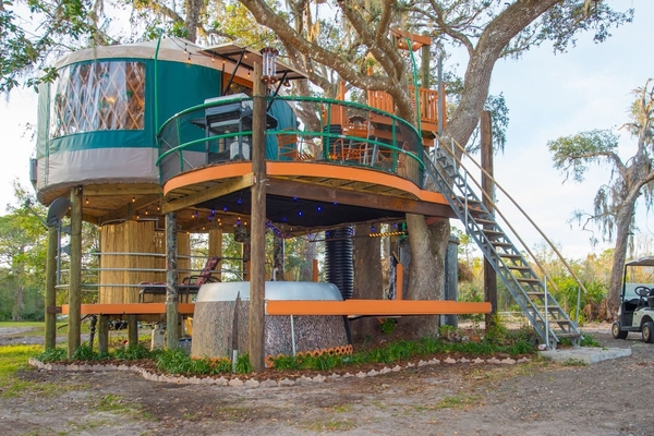 Danville Bed and Breakfast treehouse