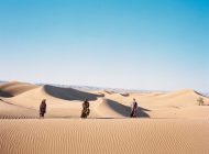 women-sand-dunes-Festival-morocco